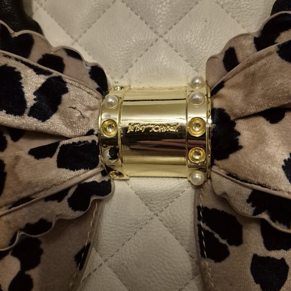 Betsey Johnson Quilted Satchel Leopard Bow Floral Lining Black White Rare - Picture 2 of 10